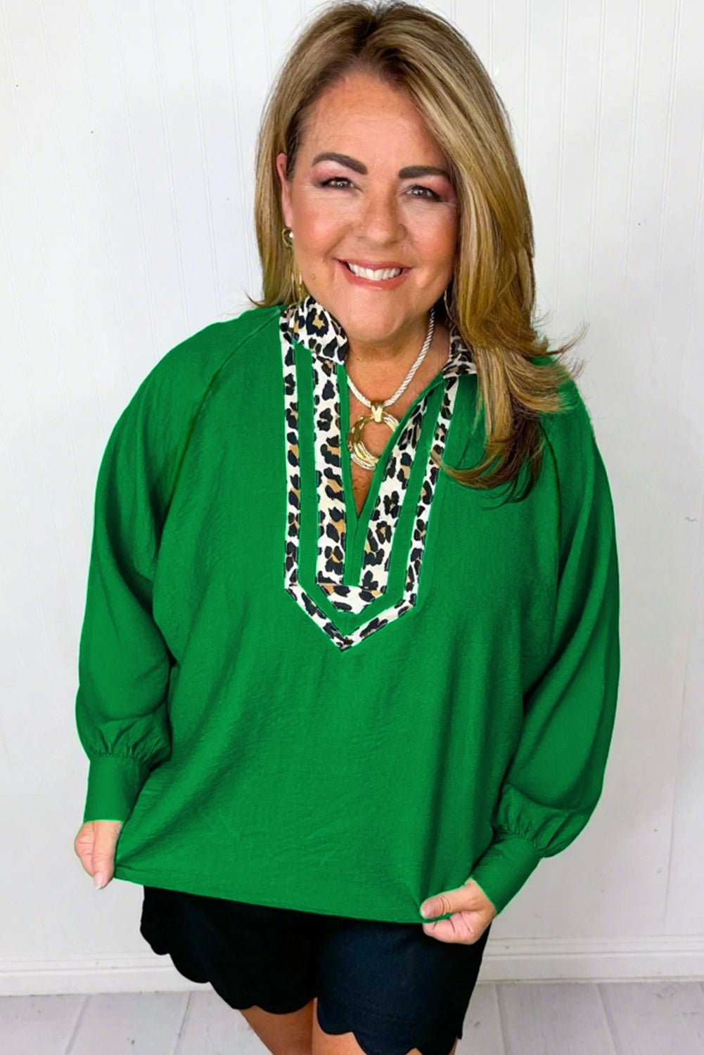 Green Plus Size Contrast Leopard Trim Split Neck Puff Sleeve Blouse - MAD RUFFI