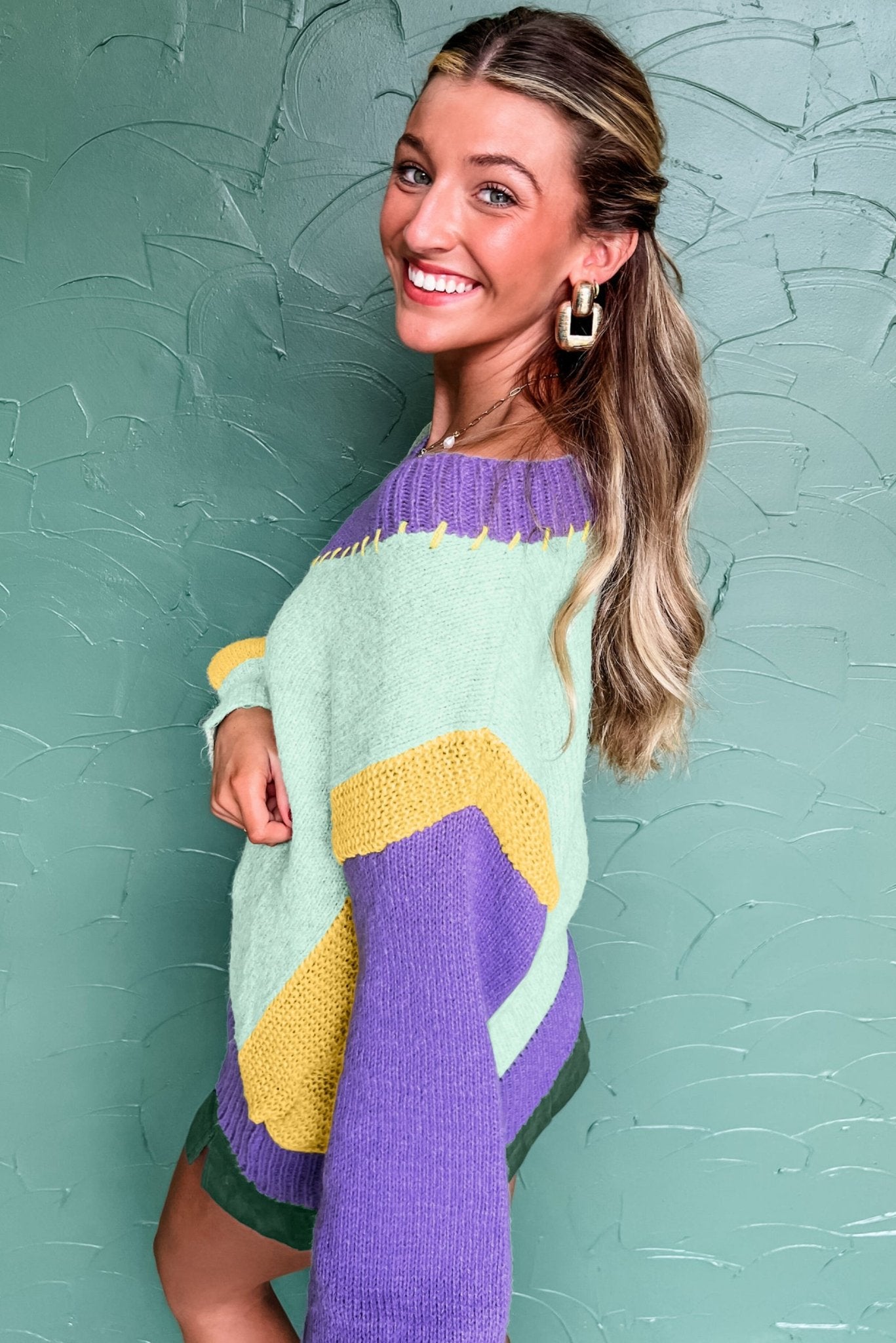 Green Stitched V Neck Colorblock Knitted Drop Shoulder Sweater - MAD RUFFI