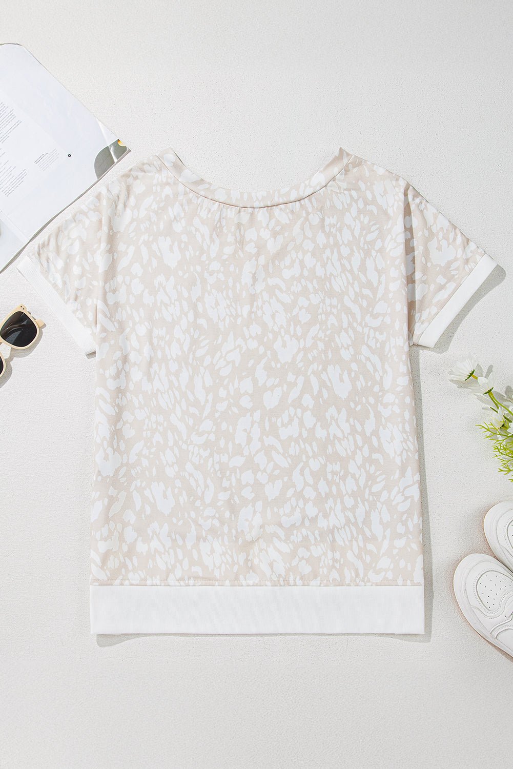 khaki leopard print v neck side slit loose fit t-shirt - MAD RUFFI