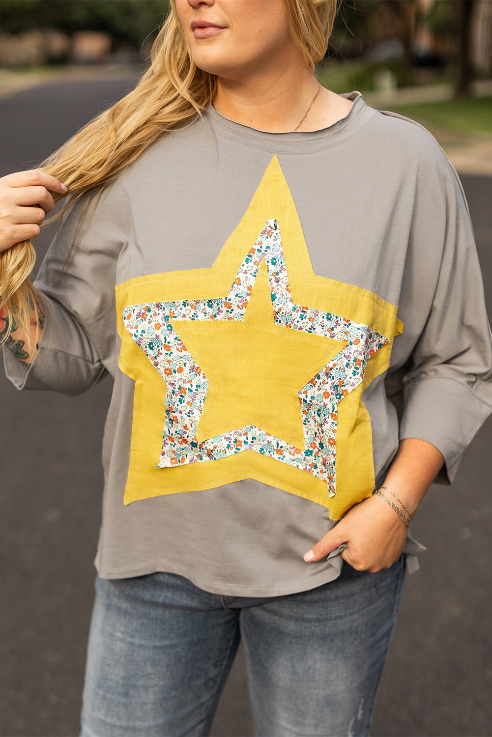 Medium Grey Floral Star Patched 3/4 Sleeve Plus Size Top - MAD RUFFI