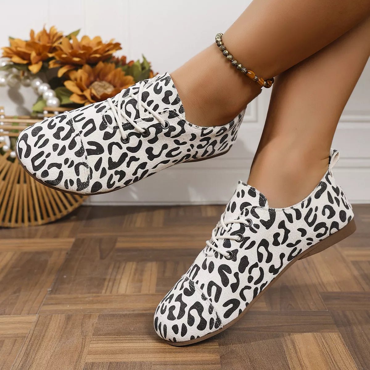 Round Toe Lace Up Sneaker - MAD RUFFI