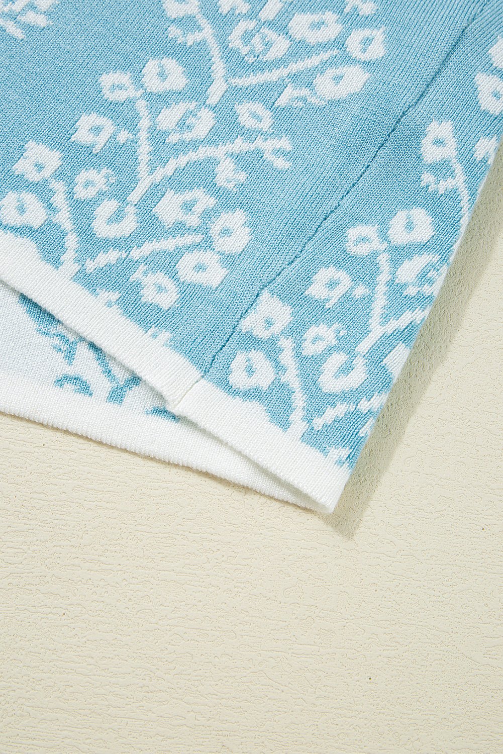 sky blue contrast trim floral crewneck knit top - MAD RUFFI