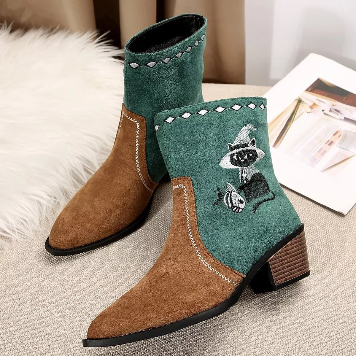 Western Cowboy Boots with Embroidered Design - MAD RUFFI