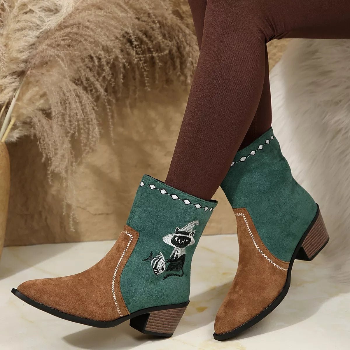 Western Cowboy Boots with Embroidered Design - MAD RUFFI