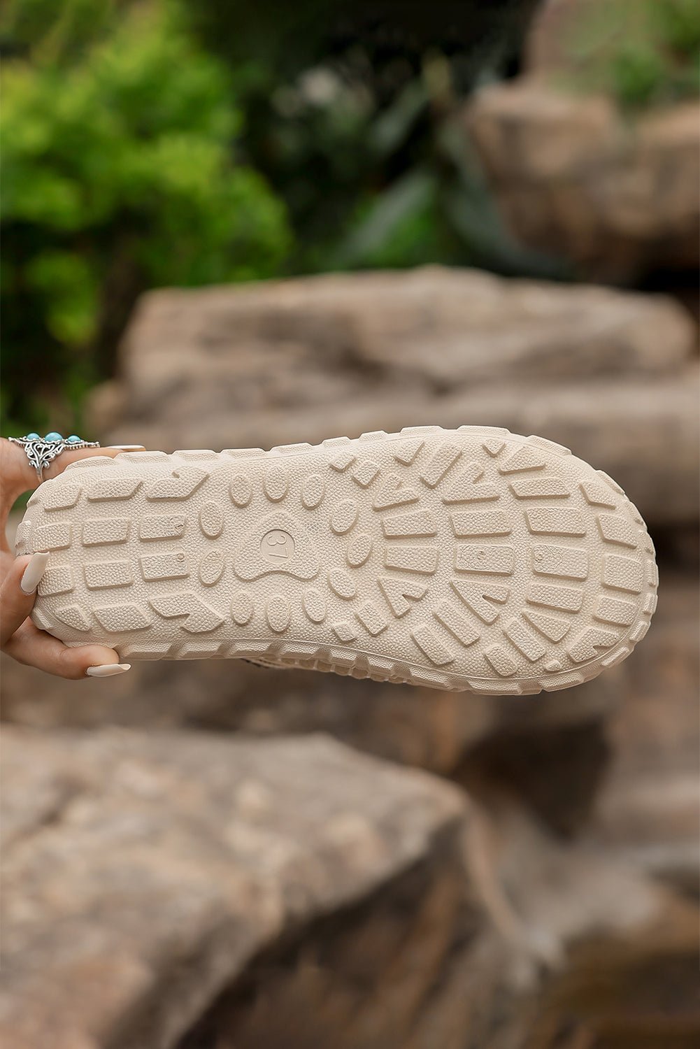 White Contrast Stitch Detail Plush Winter Clog Slippers - MAD RUFFI