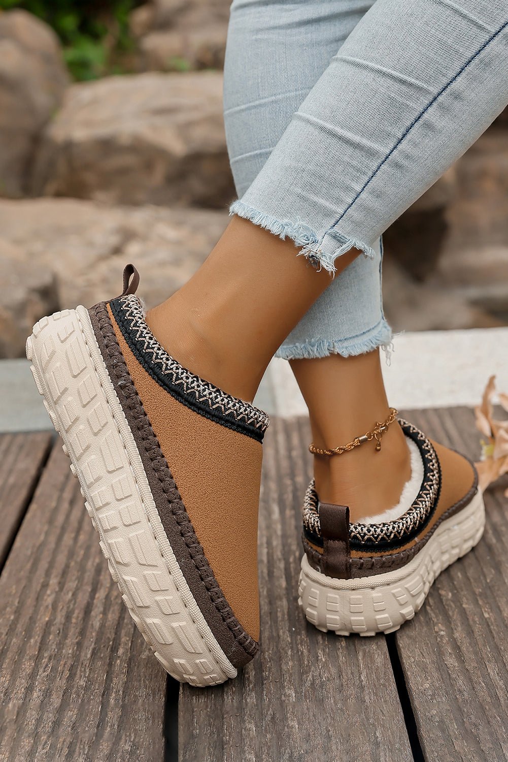 White Contrast Stitch Detail Plush Winter Clog Slippers - MAD RUFFI