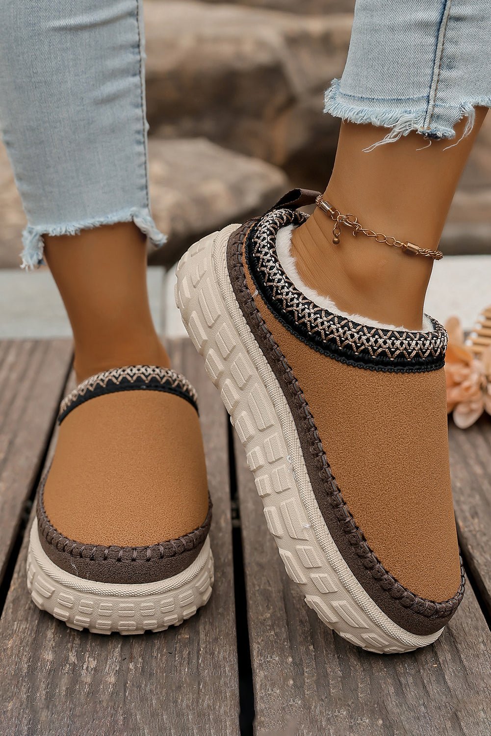 White Contrast Stitch Detail Plush Winter Clog Slippers - MAD RUFFI