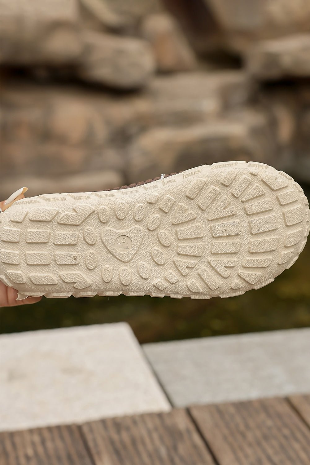 White Contrast Stitch Detail Plush Winter Clog Slippers - MAD RUFFI