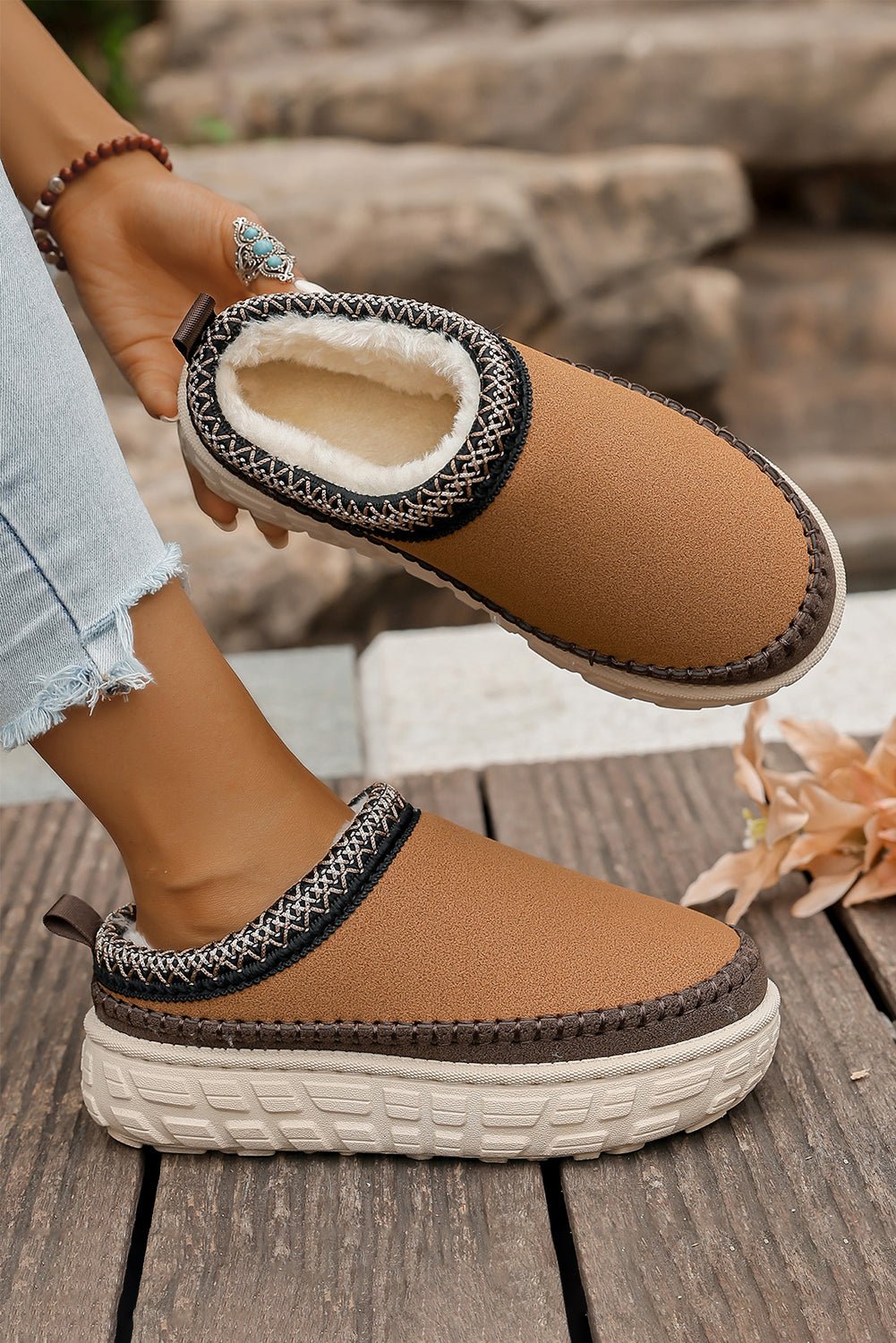 White Contrast Stitch Detail Plush Winter Clog Slippers - MAD RUFFI