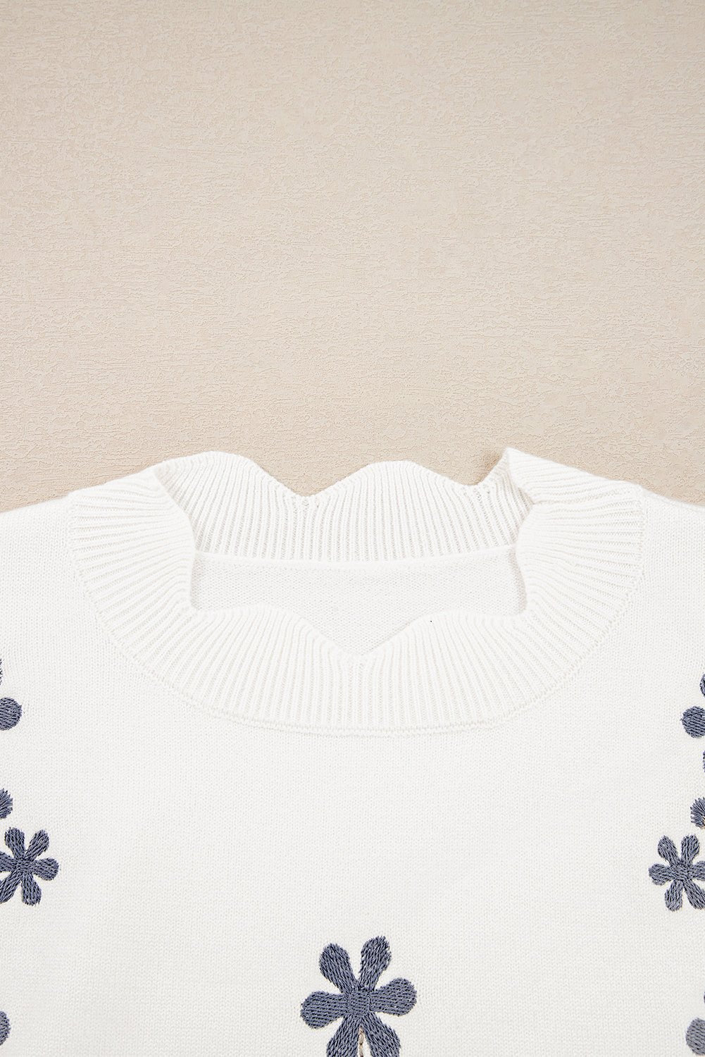 White Floral Embroidered Scallop Hem Cropped Sweater - MAD RUFFI