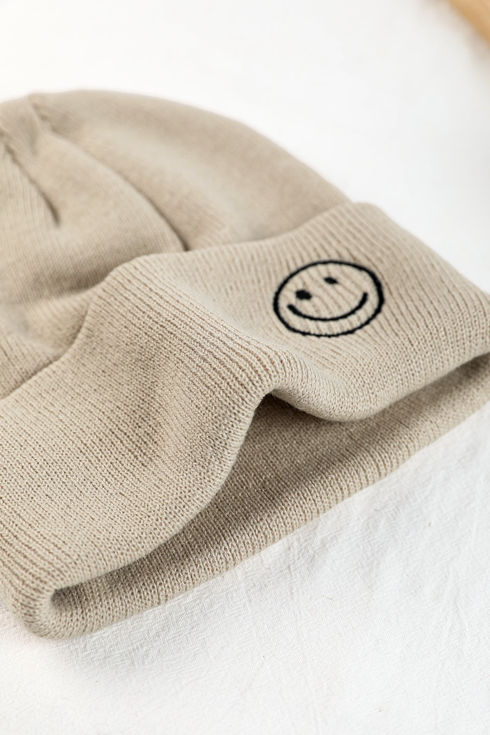 White Smiley Face Eaveless Beanie Hat - MAD RUFFI